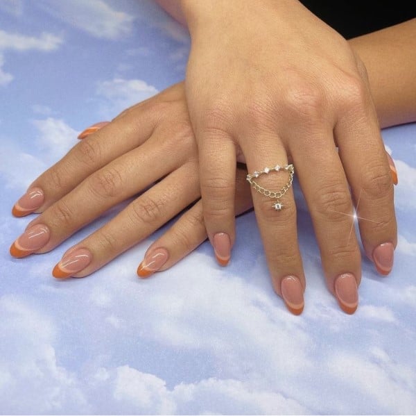 round brown tip nails