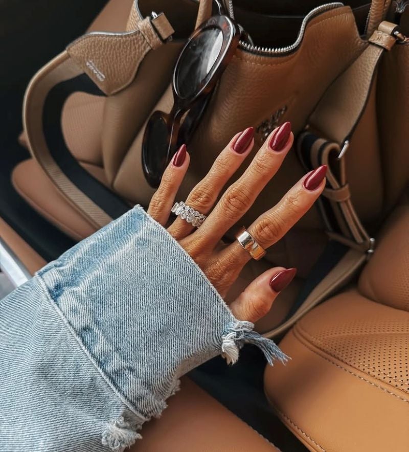 oval red nails