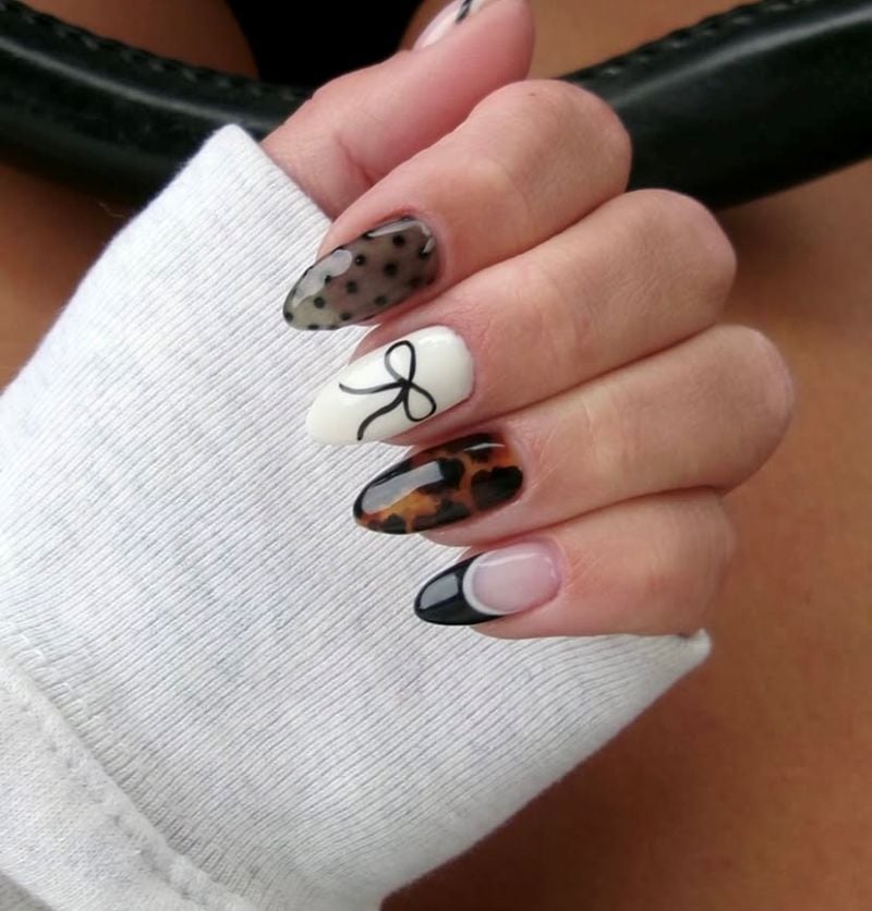 Autumn bow nails
