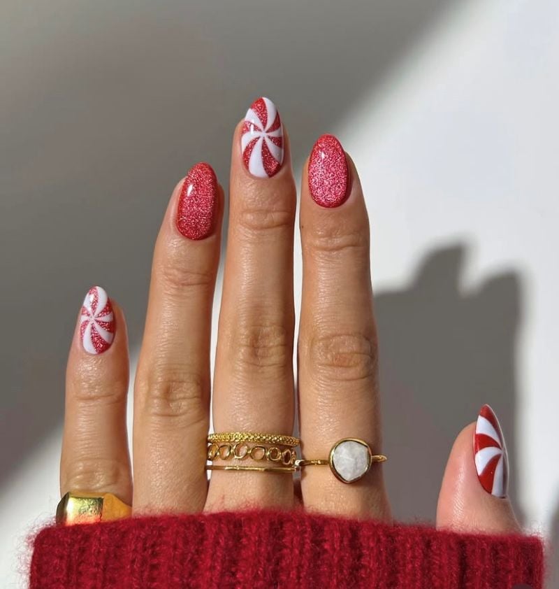 Fun Christmas nails 2025