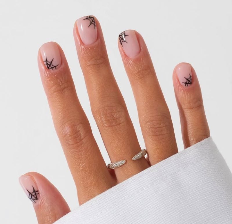 easy Halloween nails